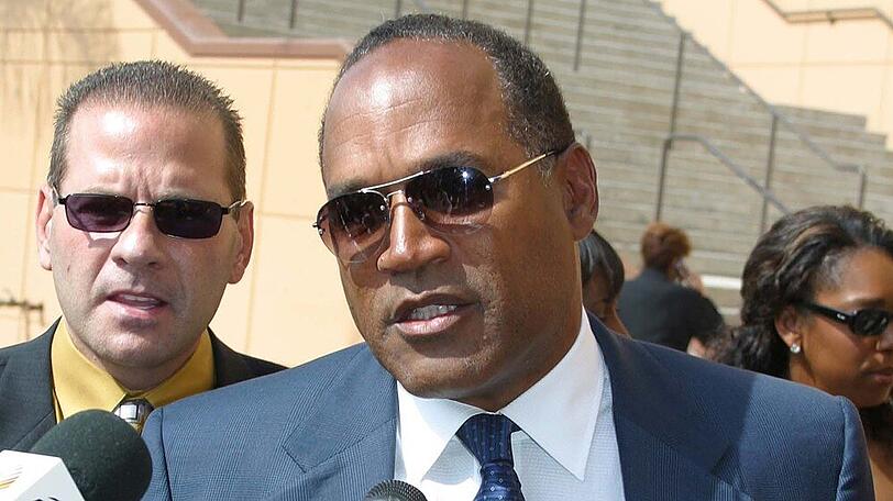 O.J. Simpson startete seine Karriere als American-Football-Spieler.