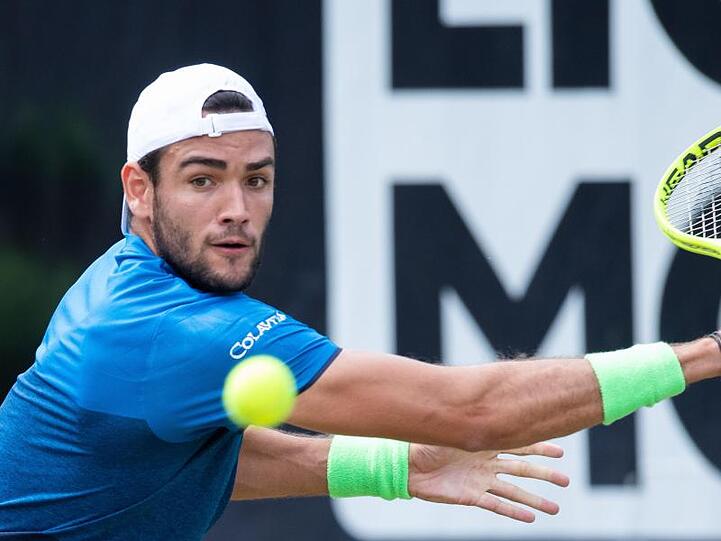Tennisspieler Matteo Berrettini gewinnt den Titel in Stuttgart gegen Felix Auger-Aliassime.
