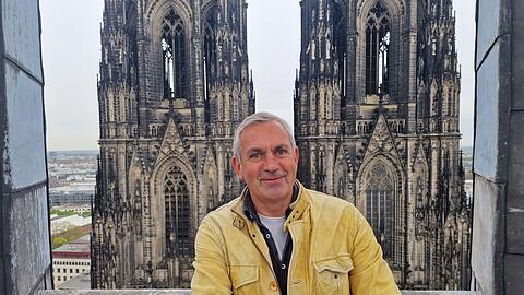 Beim Besuch des K&ouml;lner Doms geht es f&uuml;r Wladimir Kaminer auch hoch hinaus: Auf einer Aussichtsplattform erf&auml;hrt er mehr &uuml;ber die nie endenden Restaurierungsarbeiten am Wahrzeichen.