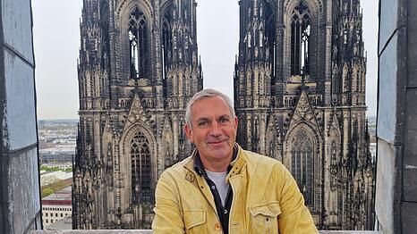 Beim Besuch des K&ouml;lner Doms geht es f&uuml;r Wladimir Kaminer auch hoch hinaus: Auf einer Aussichtsplattform erf&auml;hrt er mehr &uuml;ber die nie endenden Restaurierungsarbeiten am Wahrzeichen.