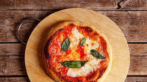 Frische hausgemachte Pizza vom Italiener: So stellen sich die meisten einen knusprigen Boden vor.