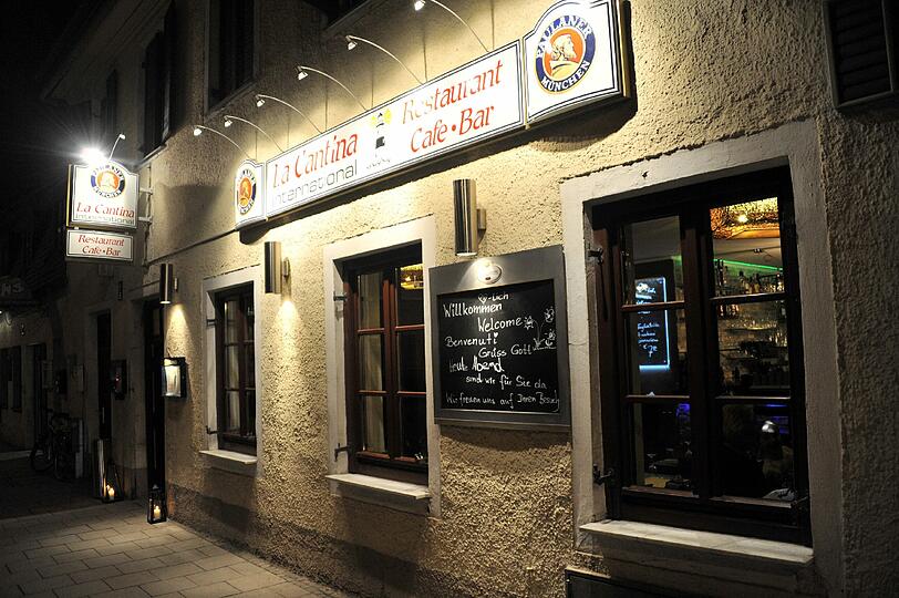 Von außen betrachtet wirkt die Cantina recht unauffällig &ndash; hier vermutet auf den ersten Blick niemand Shishas und Bauchtänzerinnen.