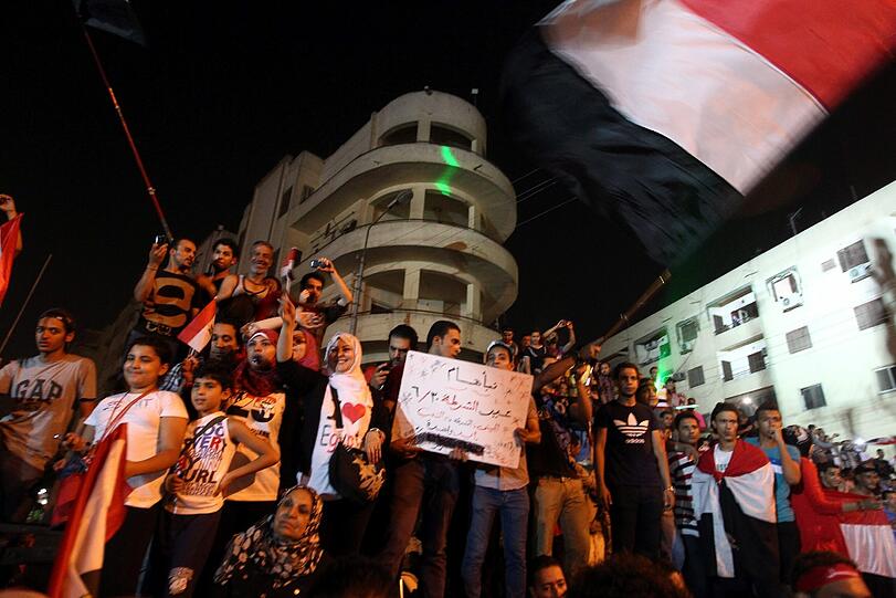 Ausnahmezustand am auf dem Tahrir-Platz in Kairo. Millionen Menschen feiern die Absetzung von Mohammed Mursi durch das ägyptische Militär.