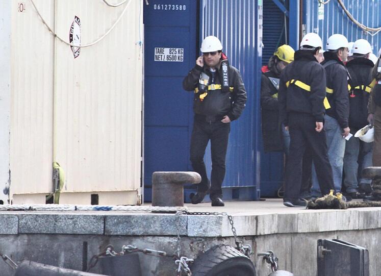 Der Kapitän des havarierten Unglücksschiff Costa Concordia besichtigte am Donnerstag ertmals das Wrack. Die Bilder!