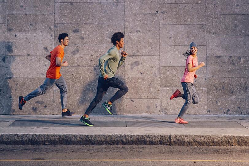 Einer der wichtigsten Faktoren bei den Running-Klamotten ist, dass sie atmungsaktiv und bequem sind.