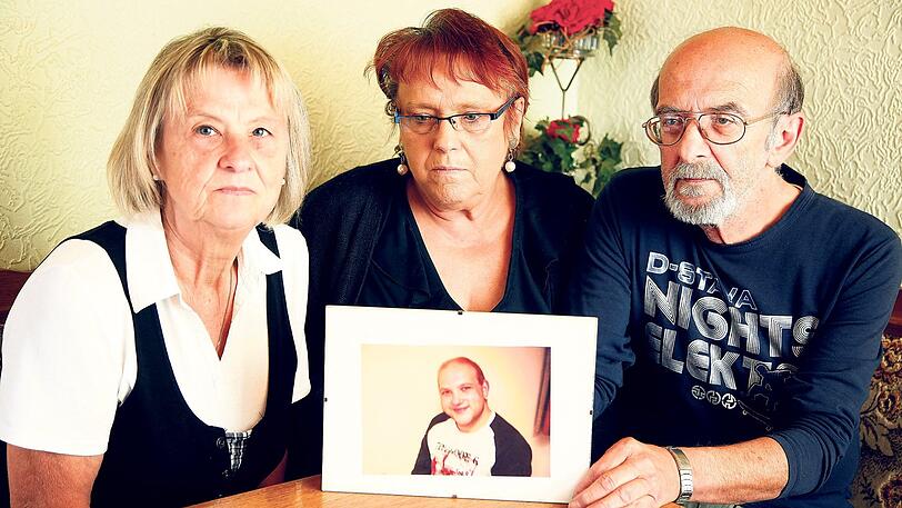 Gudrun Rödel (l. mit Ulvis Mutter Elsa K.) kämpft seit Jahren für Ulvi K., der in dem Fall 2004 verurteilt und in einem Wiederaufnahmeverfahren freigesprochen worden ist.