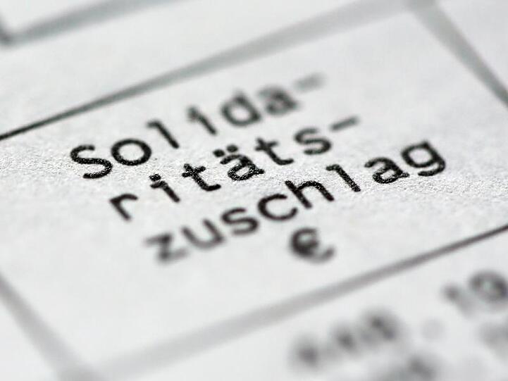 Ein Steuerbescheid mit dem Posten Solidaritätszuschlag. Die SPD ist gegen eine komplette Abschaffung des Soli.