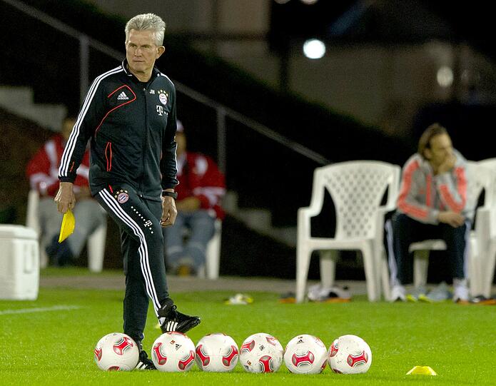 Er kann's auch selbst noch mit dem Ball am Fuss: Coach Jupp Heynckes.