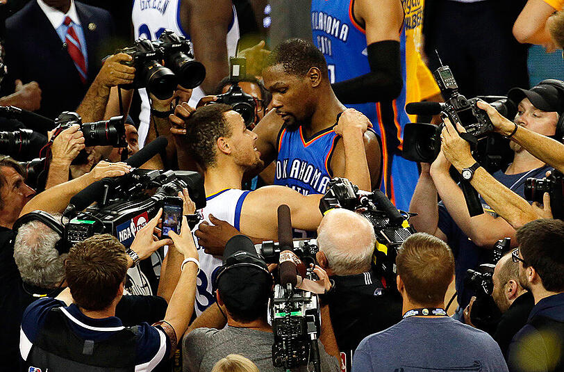 Spielen künftig in einem Team: Stephen Curry und Kevin Durant.