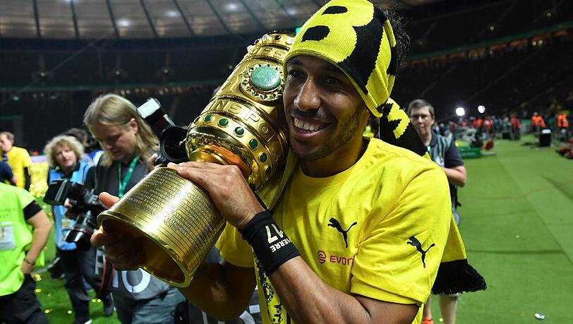Bleibt auch nach dem Pokalsieg das Thema beim BVB: Die Zukunft von Torjäger Aubameyang Bleibt auch nach dem Pokalsieg das Thema beim BVB: Die Zukunft von Torjäger Aubameyang