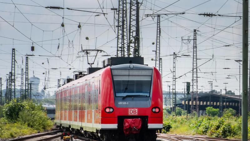 In Hamburg kamen 97,7 Prozent der Züge pünktlich. In Hamburg kamen 97,7 Prozent der Züge pünktlich.