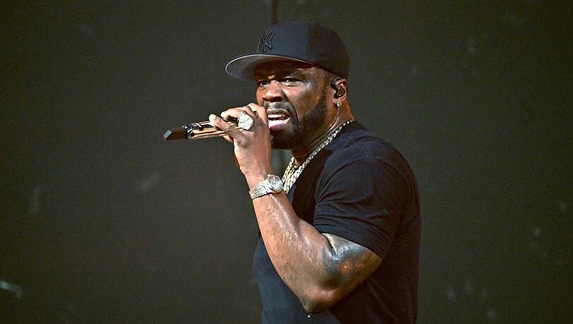50 Cent während eines Auftritts. 50 Cent während eines Auftritts.