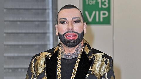 Harald Glööcker ist für seine schrillen Auftritte bekannt. Auch sein ehemaliges Zuhause präsentiert sich im extravaganten Look.