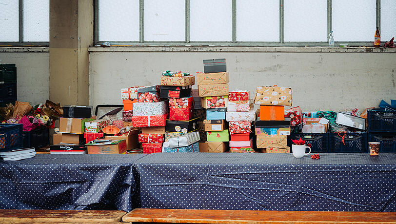 Kurz vor Weihnachten gibt es auch Geschenke f&uuml;r die Tafel-G&auml;ste.