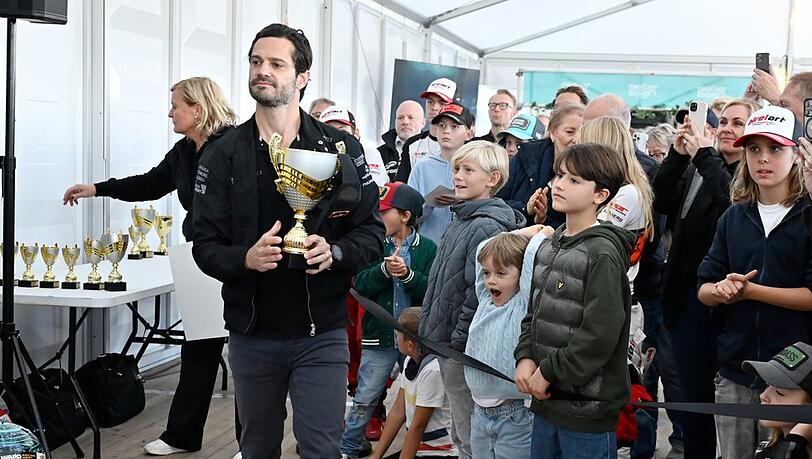 Als Papa Prinz Carl Philip die Preise verlieh, schauten auch Prinz Julian und Prinz Alexander zu (vorne rechts). Als Papa Prinz Carl Philip die Preise verlieh, schauten auch Prinz Julian und Prinz Alexander zu (vorne rechts).