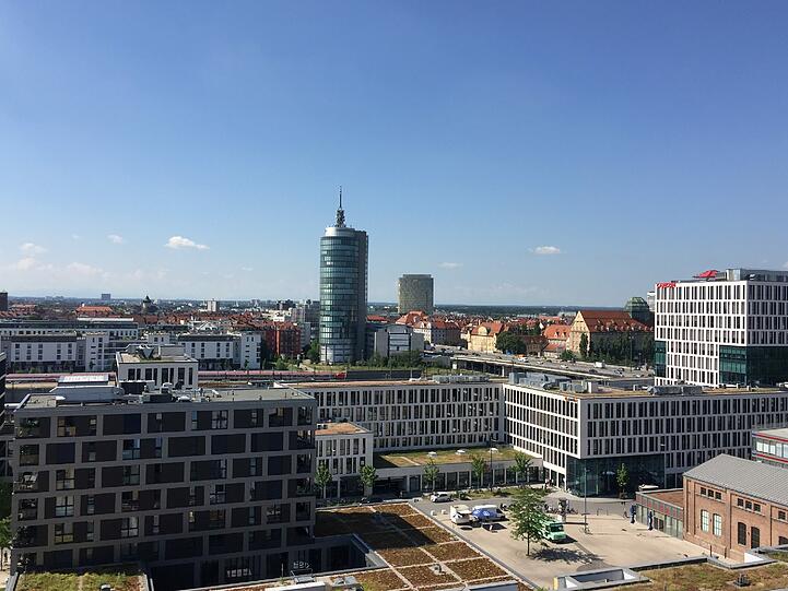 Blick über den Arnulfpark zwischen Donnersberger- und Hackerbrücke.