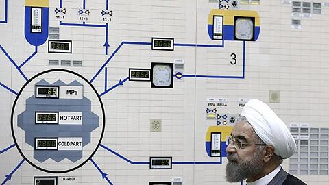 Hassan Ruhani, Präsident des Iran, besucht das Kernkraftwerk Buschehr.