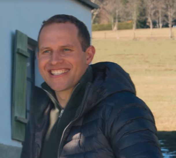 Arne Löber spielt bei "Die Bergretter" den Halbbruder von "Markus Kofler". Er ist ein Neuzugang in der Besetzung der 17. Staffel des ZDF-Formats. Arne Löber spielt bei "Die Bergretter" den Halbbruder von "Markus Kofler". Er ist ein Neuzugang in der Besetzung der 17. Staffel des ZDF-Formats.