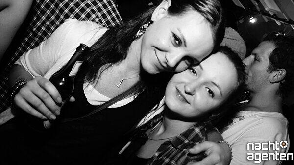 Live & Direct - HipHop meets Live Music! im Crux (Samstag 26.11.2011). Noch mehr Fotos sehen sie unter: www.nachtagenten.de.