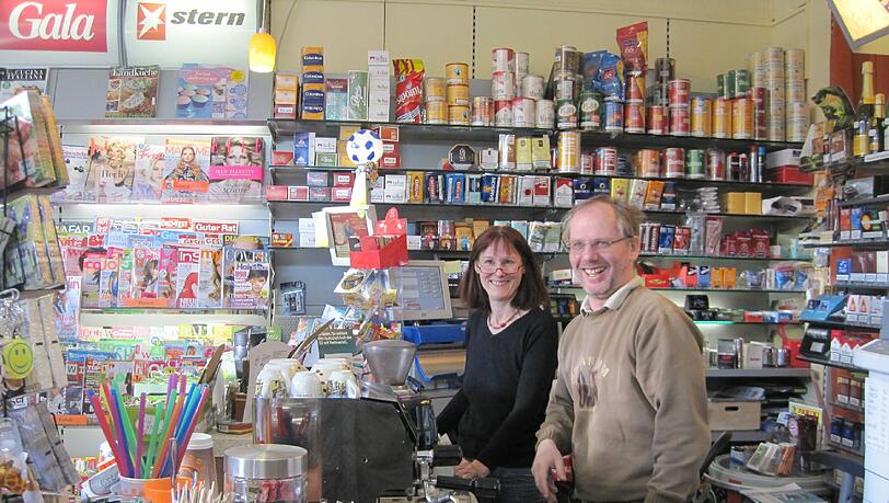 Früher hat Michael Gottwaldt bei der AZ gearbeitet, jetzt verkauft er die Zeitung - und noch vieles mehr hat er im Angebot. Früher hat Michael Gottwaldt bei der AZ gearbeitet, jetzt verkauft er die Zeitung - und noch vieles mehr hat er im Angebot.