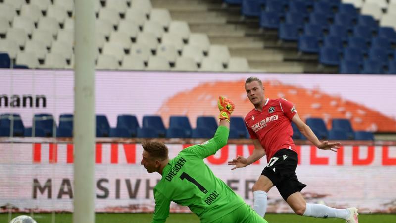 96-Profi Marvin Ducksch (r) erzielte das 1:0.