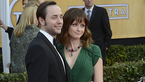Vincent Kartheiser und Alexis Bledel auf dem roten Teppich.
