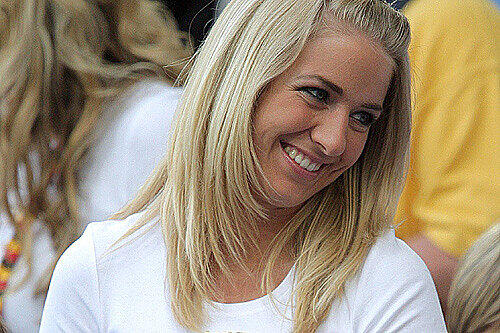 Philipp Lahms Freundin Claudia auf der Tribüne