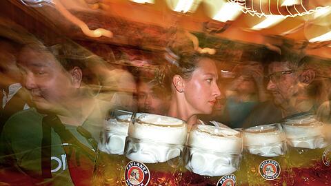 An die sieben Millionen Liter Wiesnbier werden voraussichtlich getrunken. (Archivbild)