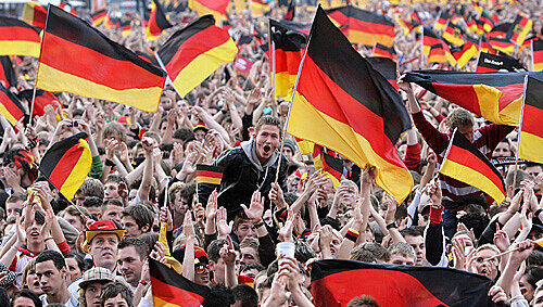 Jubelnde Deutschland-Fans Jubelnde Deutschland-Fans