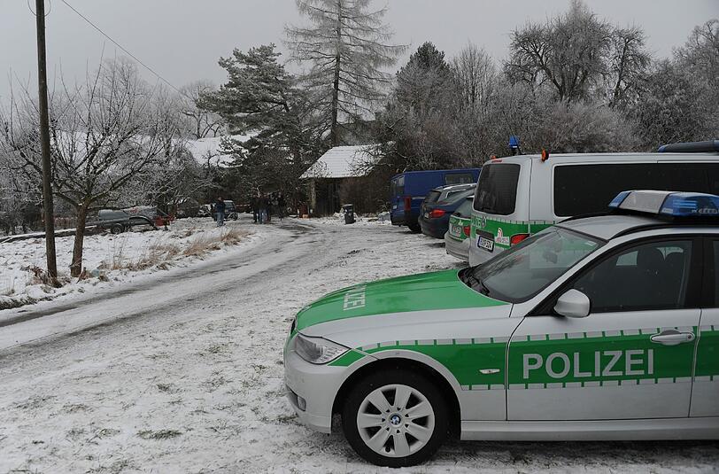 Auf diesem heruntergekommenen Hof in Wessobrunn wurde der 32-Jährige mit einer Armbrust ermordet