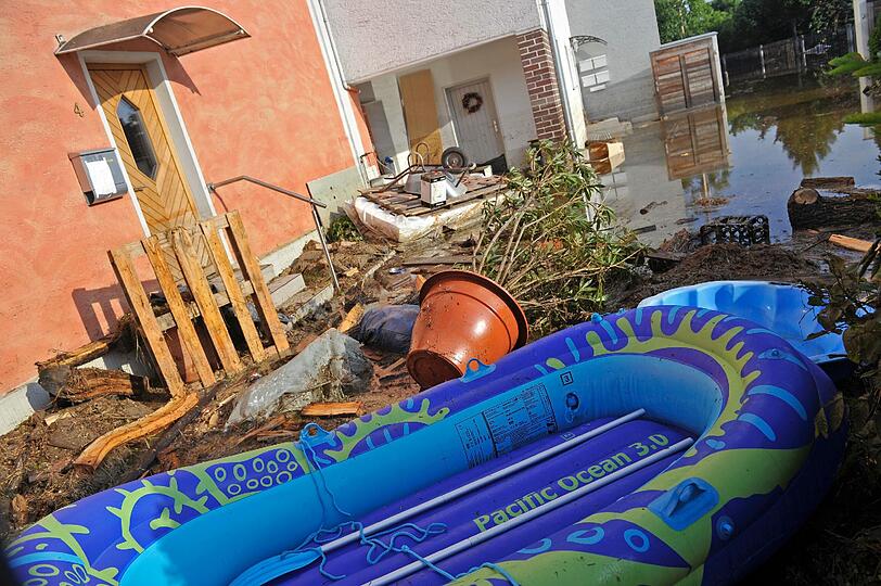 Die Hilfsbereitschaft der Menschen ist groß: In der vom Hochwasser schwer betroffenen Stadt Deggendorf sammelt der Kreisjugendring (KJR) Sachspenden für die Flutopfer.