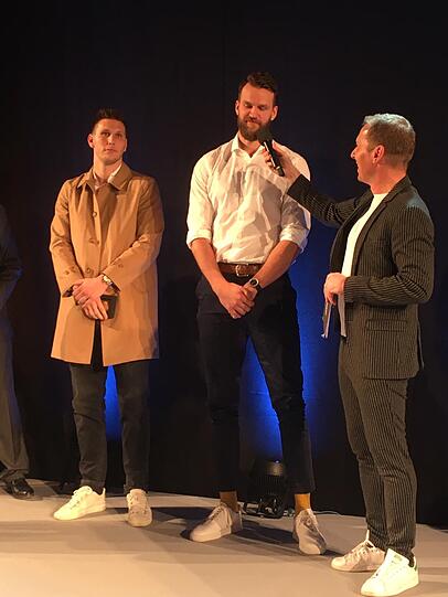 Mit dem FC Bayern geehrt: Niklas Süle (l.) und FCBB-Kapitän Danilo Barthel (r.)
