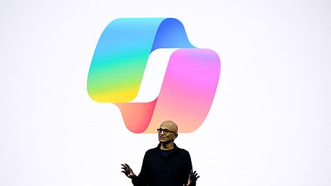 Microsoft-Konzernchef Satya Nadella umwirbt europ&auml;ische Kunden mit Sicherheitsgarantien.