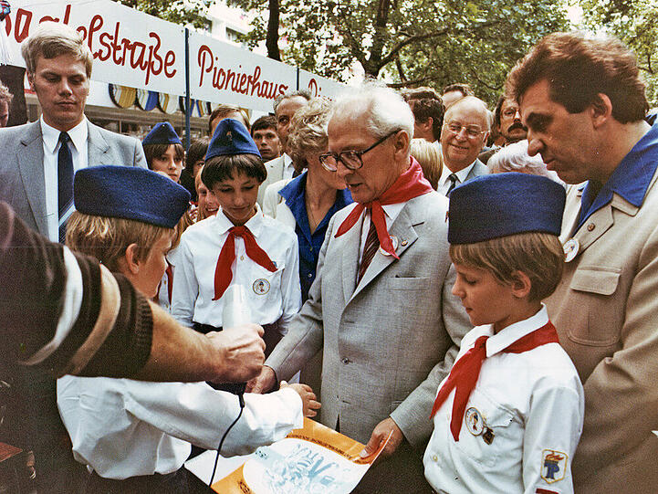 Bernd Brückner (links) mit Erich Honecker (Mitte) und Egon Krenz (rechts)