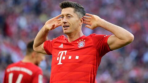Robert Lewandowski ist seit seinem Wechsel 2014 der treffsicherste Spieler des deutschen Rekordmeisters. Doch wer war es die Jahre zuvor? Bayerns Bundesliga-Top-Torjäger der 2000er Jahre in Bildern zum Durchklicken.