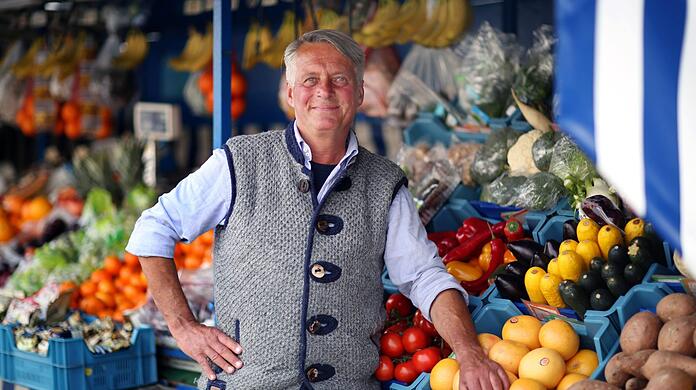 Der Obst-Didi in seinem Reich: Sein Standl an der Uni ist mittlerweile sogar schon bundesweit bekannt. Und Dietrich Schweiger ohnehin ein Unikum.
