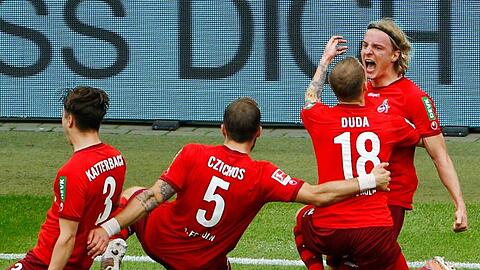 Der 1. FC Köln hat sich am 34. Spieltag mit einem 1:0-Sieg über den FC Schalke 04 in die Relegation gerettet.