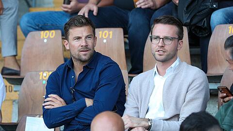 Ex-Profi Daniel Baier (links) an der Seite von Augsburgs Chefscout Timon Pauls. (Archivbild)
