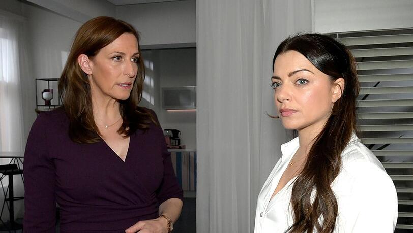 "GZSZ": Katrin (l.) und Emily bemühen sich, sachlich zu bleiben.