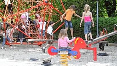 Ein Spielplatz (Symbolbild) Ein Spielplatz (Symbolbild)