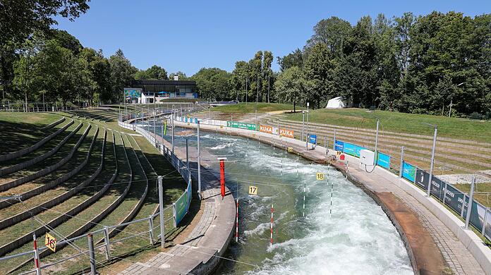 Blick auf den Eiskanal in Augsburg.