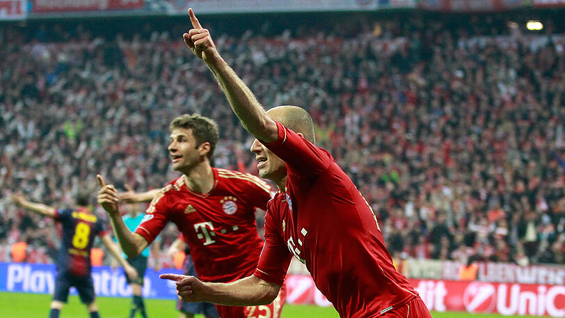 Jubel beim FC Bayern: Die Münchner gewinnen im Hinspiel des Champions-League-Halbfinals mit 4:0 gegen den FC Barcelona. Das Spiel ist auf den Tag genau fünf Jahre her. Klicken Sie sich durch die Bilder.