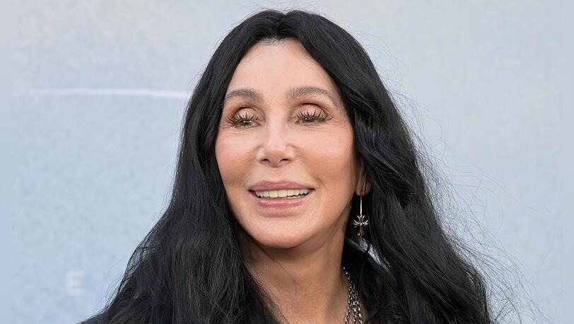 Cher wird in einem Buch in ihre Vergangenheit blicken.