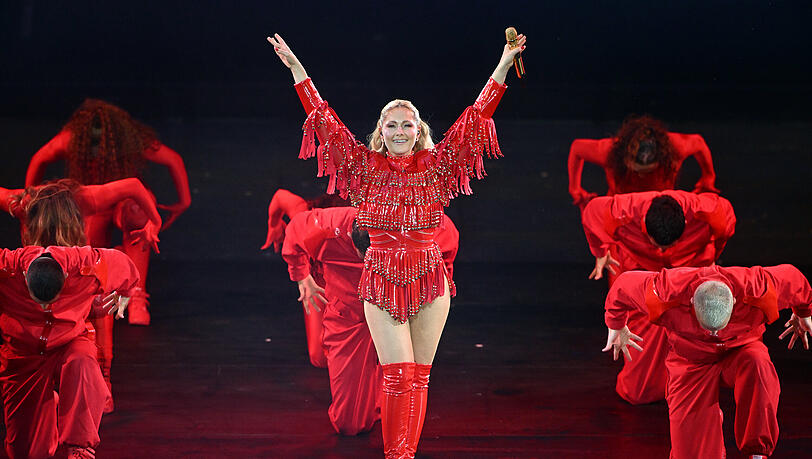 Helene Fischer live auf der Bühne in der Allianz Arena in München. Helene Fischer live auf der Bühne in der Allianz Arena in München.