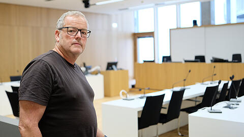 Durch Zufall entdeckte Bernd Binkowski sein Interesse an der deutschen Justiz. Seitdem besucht der Rentner mehrmals im Monat Gerichtsverhandlungen. Mehrere gro&szlig;e Prozesse hat er bereits begleitet. Darunter auch den um Farhad N., der zwei Menschen ermordet hatte, als er mit seinem Mini in einen Demonstrationszug raste.