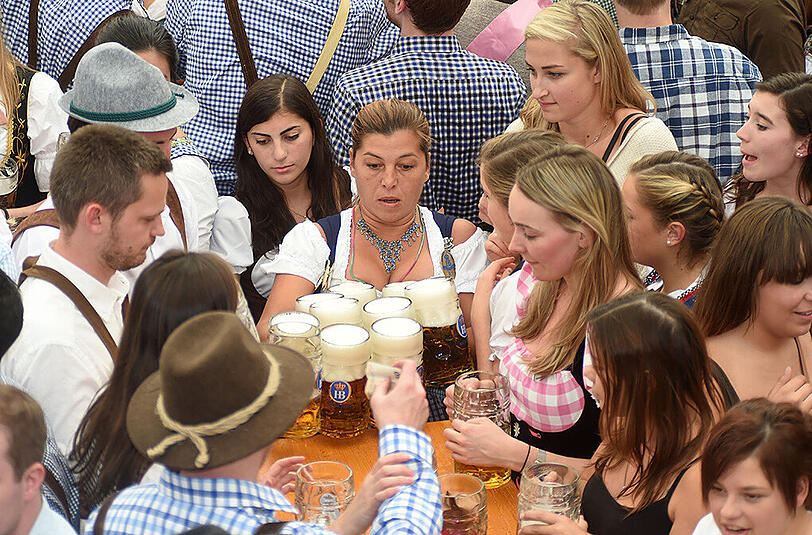 ... die andere weniger. Obacht, jetzt gibt's a Bier.