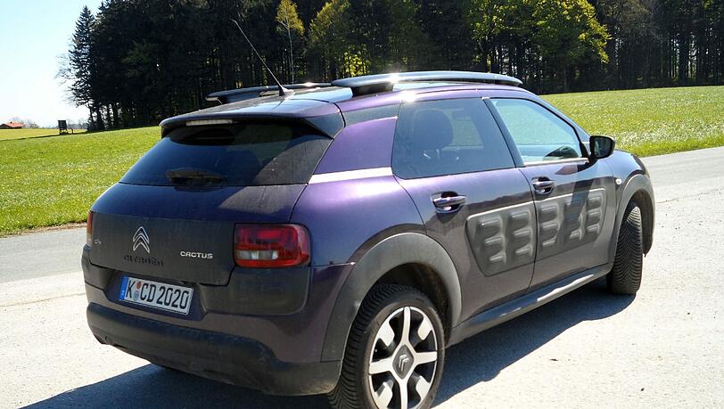 Aus dieser Perspektive ist der Crossover-Charakter des Cactus gut zu erkennen - in Form der deutlichen SUV-Anklänge. Aus dieser Perspektive ist der Crossover-Charakter des Cactus gut zu erkennen - in Form der deutlichen SUV-Anklänge.