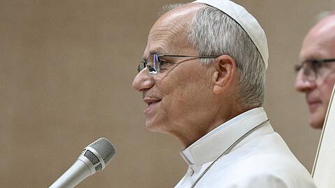 Papst Leo XIV. steht eine Operation bevor.
