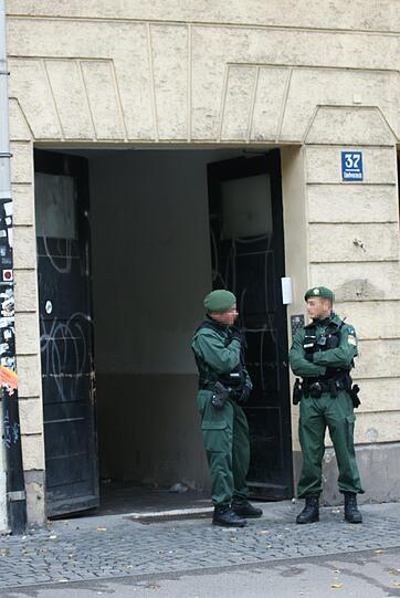 Großrazzia in der Isarvorstadt: Die Münchener Polizei durchsuchte am Donnerstag mehrere Wohnungen in der Lindwurmstraße. Der Vorwurf: Organisierter Kontobetrug.