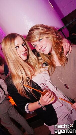 Heiße Mädels und sexy Moves bei "DJ A-Les B-Day Bash" im Crown's Club. Mehr Bilder gibt es unter www.nachtagenten.de.